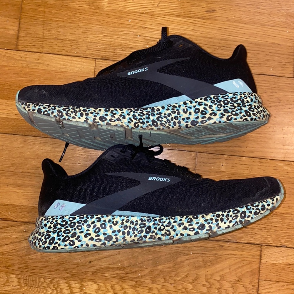Brooks launch 8 run/walk black cheetah sneakers
